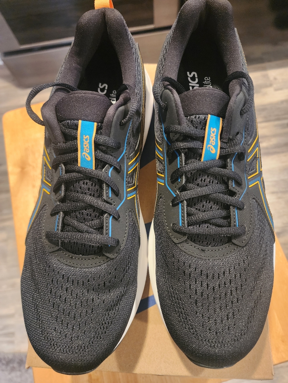 Asics Gel Contend 9 Black Running Shoes with Yellow & Blue Accents - Picture 5 of 7